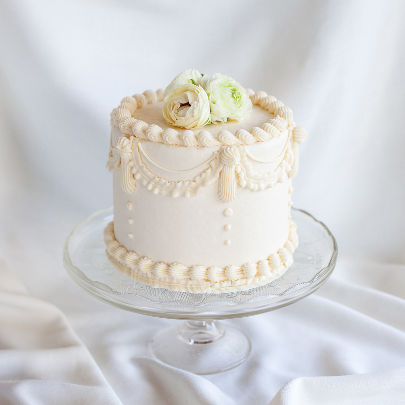 Vintage 1-tier buttercream wedding cake – White Lambeth
